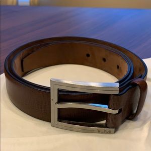 Tumi belt